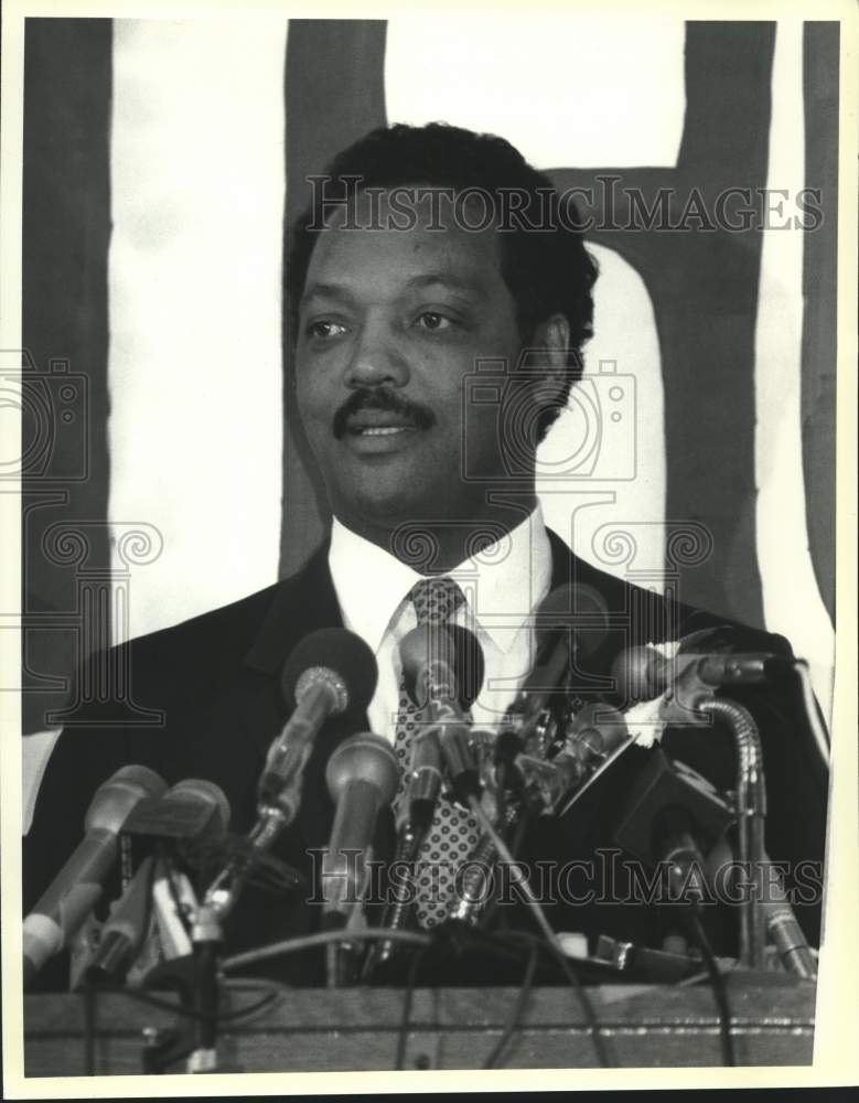 1988 Press Photo Jesse Jackson during his presidential campaign in Sheboygan, WI - Historic Images