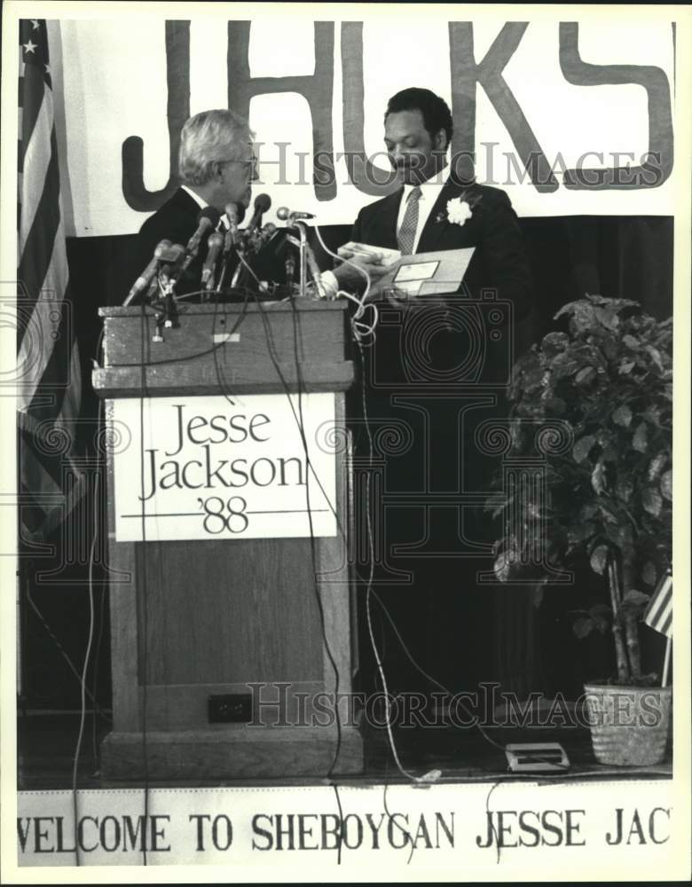 1988 Press Photo Mayor Richard Schneider, Jesse Jackson at presidential campaign - Historic Images