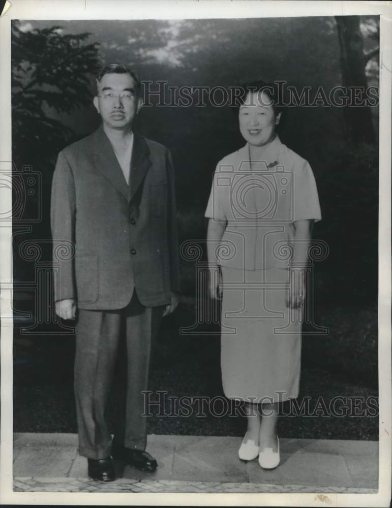 1957 Press Photo Emperor Hirohito &amp; Empress Nagako of Japan in formal attire - Historic Images