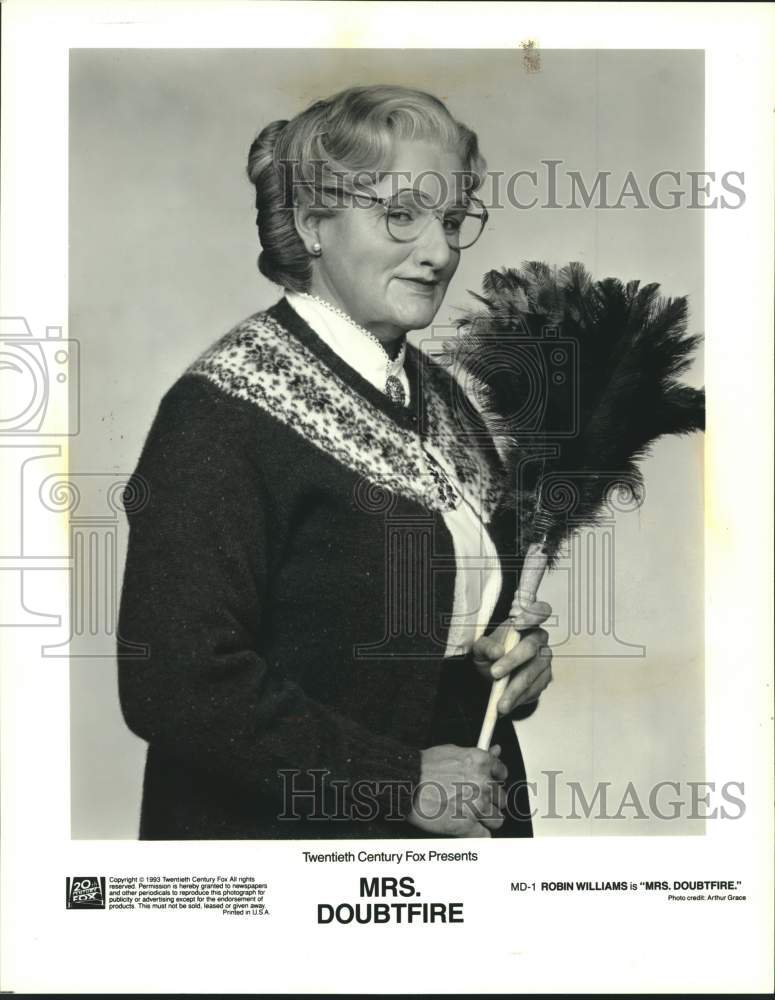 1993 Robin Williams stars in 20th Century Fox's "Mrs. Doubtfire" - Historic Images