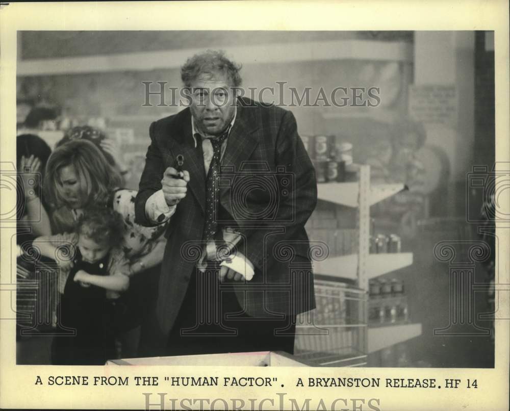 1975 Press Photo Actor George Kennedy In Spy Chiller Movie "The Human Factor" - Historic Images