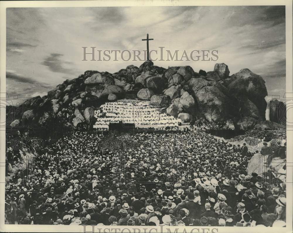 1950 Press Photo Easter Services at Mount Rubidoux in Riverside, California - Historic Images