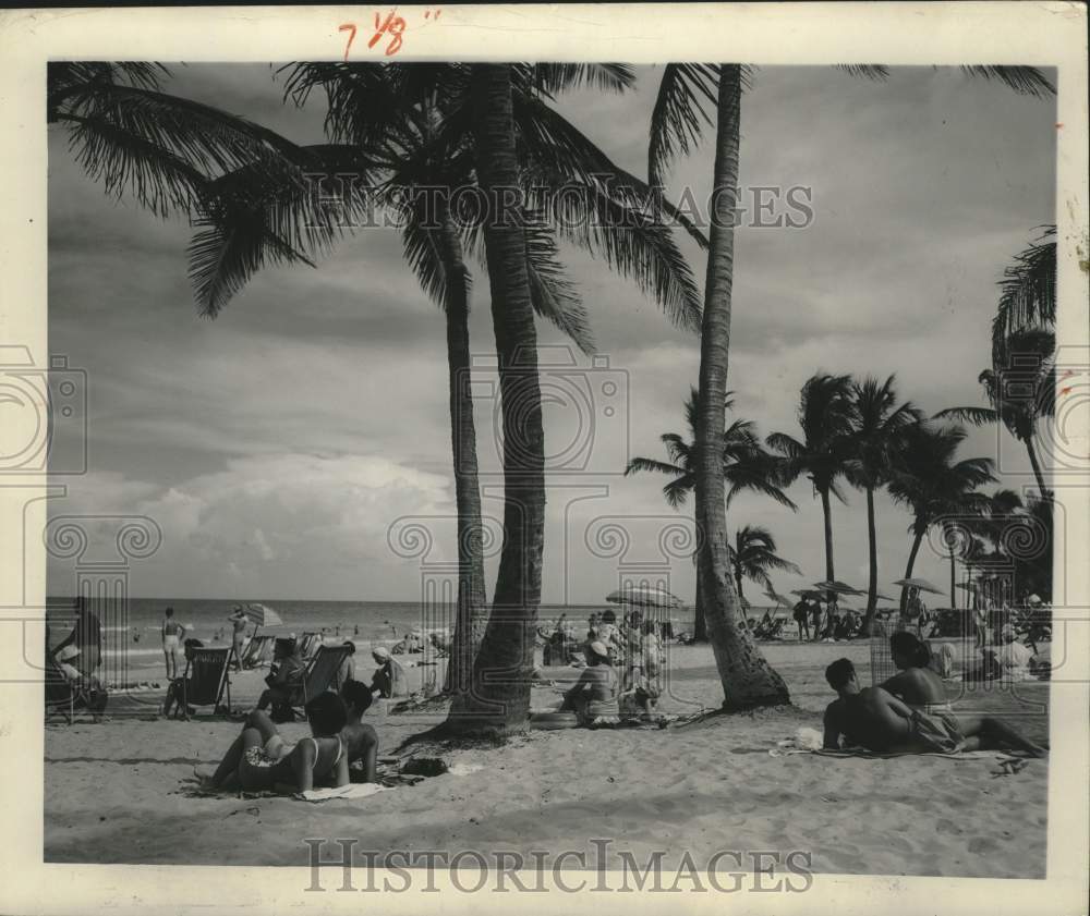 1951 People at Miami Beach-Historic Images
