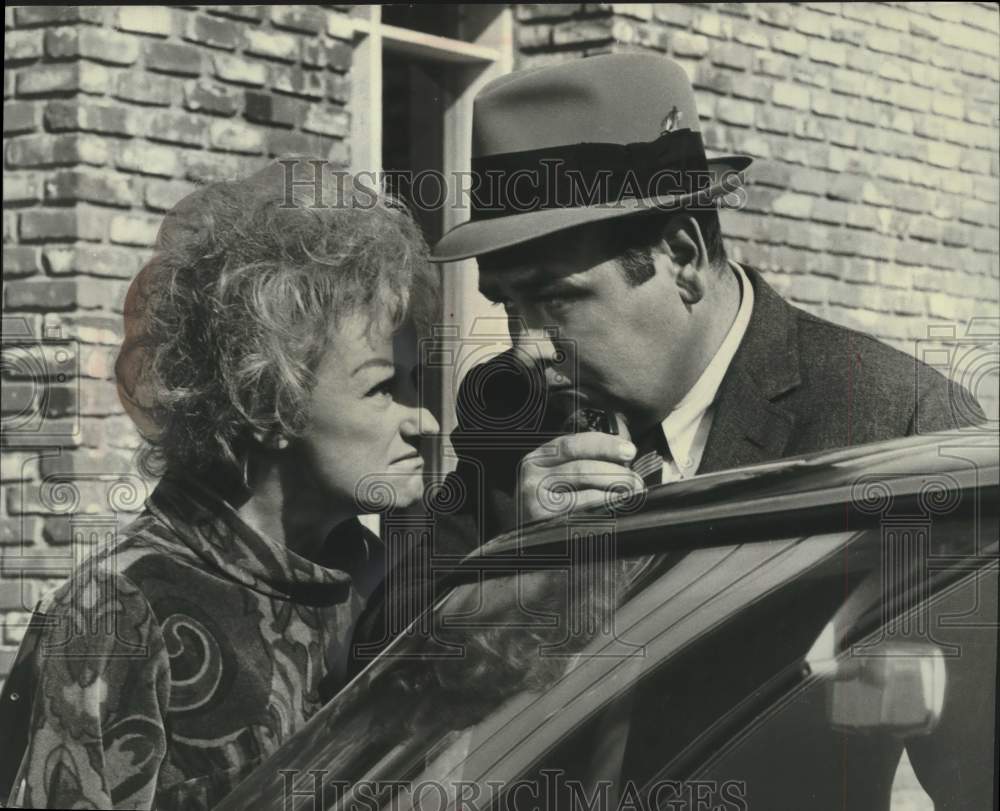 Press Photo Comic Actors Jonathan Winters, Phyllis Diller In &quot;Eight On The Lam&quot; - Historic Images