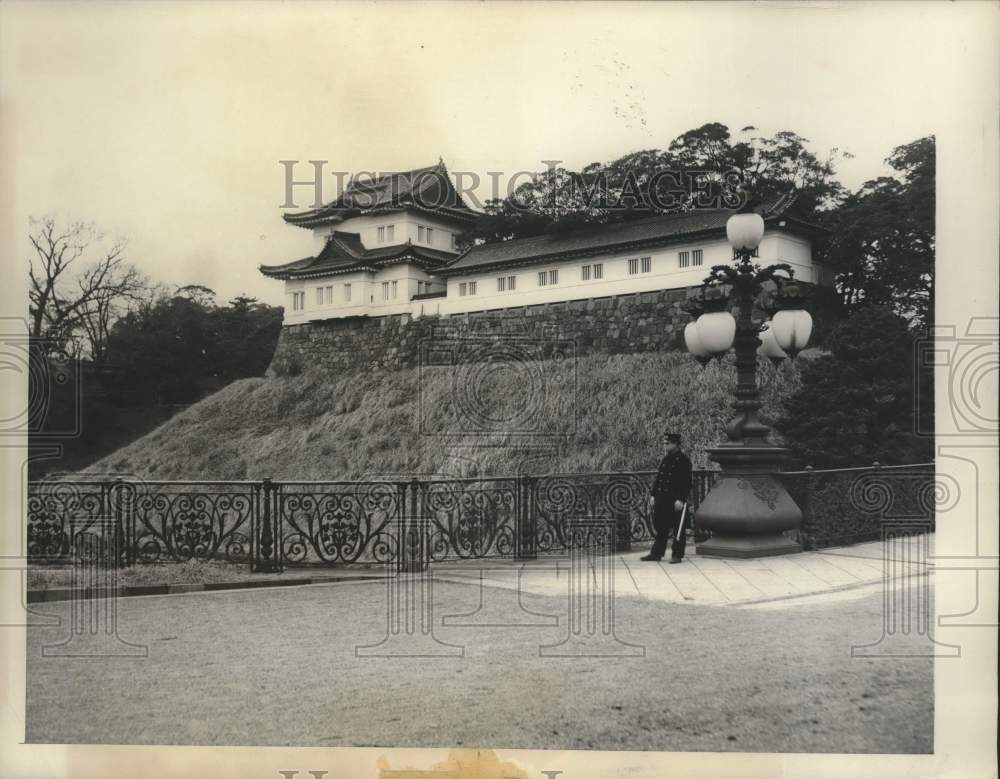 1946 Fortress of the Imperial Palace in Tokyo. - Historic Images