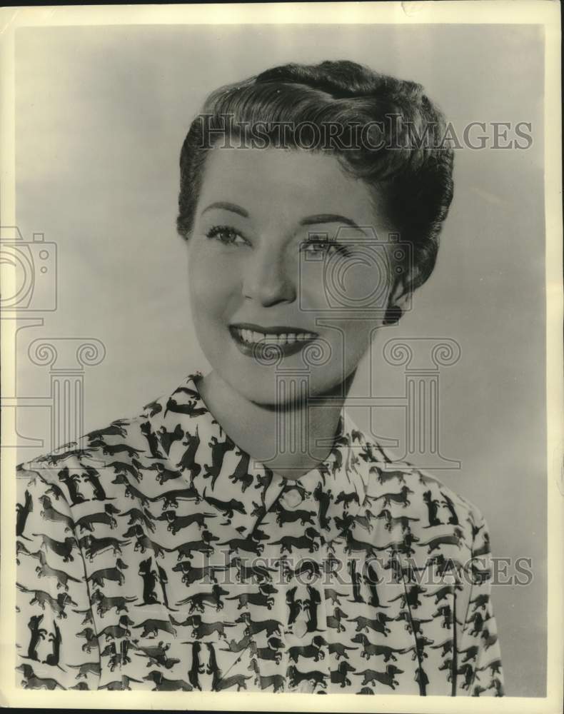 1960 Press Photo Harriet Nelson in &quot;The Adventures of Ozzie and Harriet&quot; - Historic Images