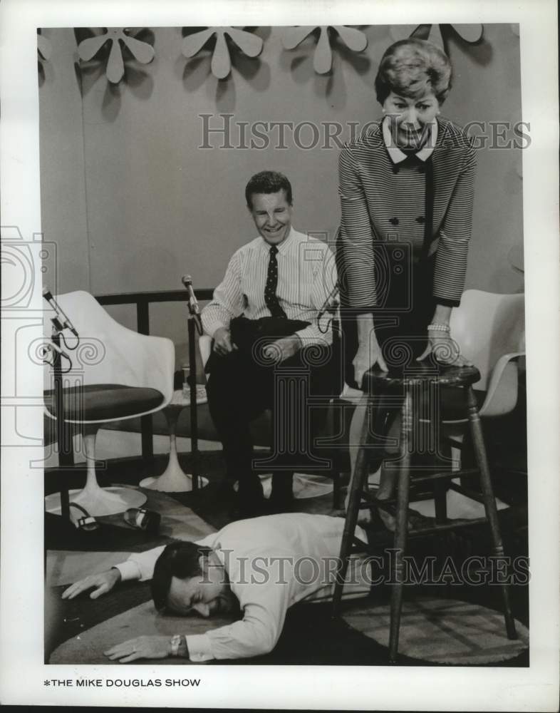 1967 Press Photo Ozzie and Harriet co-host Mike Douglas Show. - Historic Images