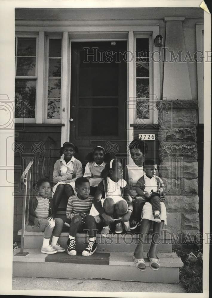 1968 The Johnnie B. Carson family sits on their front steps-Historic Images