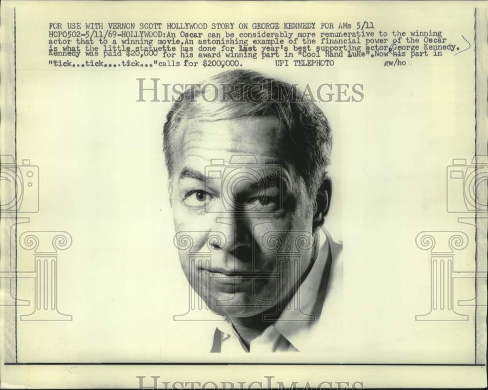1969 Press Photo George Kennedy, Oscar-Winning Actor in Hollywood, California - Historic Images