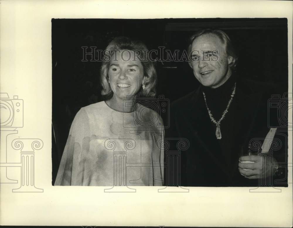 1974 Press Photo Marlon Brando and Ethel Kennedy at AIDA dinner in New York. - Historic Images