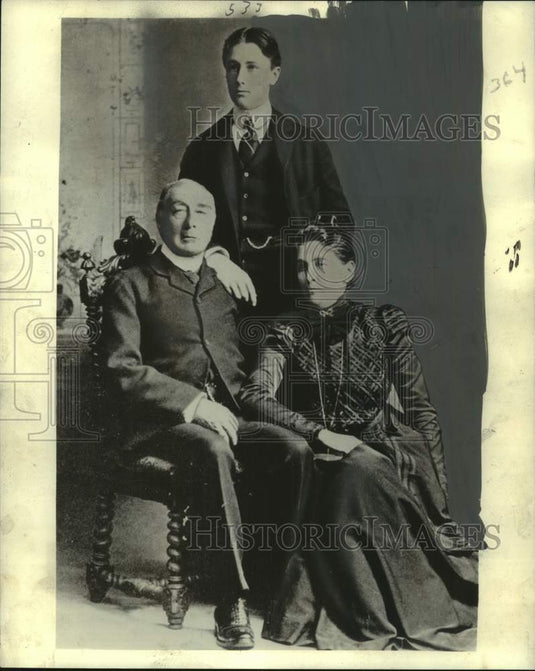1942 Franklin Roosevelt with his mother and father - Historic Images