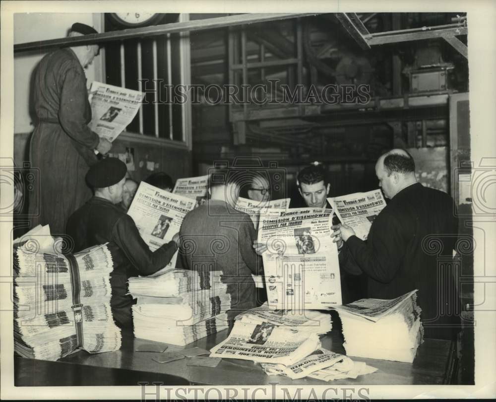 1952 Printers of the Paris newspaper &quot;France-Soir&quot; read it - Historic Images