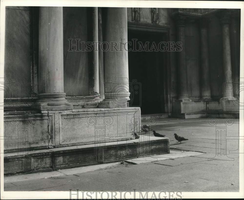 1968 Press Photo Door of Flowers at Venice 11th century basilica is crumbling - Historic Images