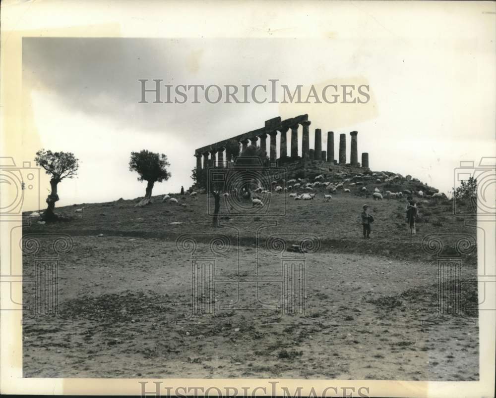 1943 Press Photo Temple of Juno near Girgenti, from ancient Roman Empire - Historic Images