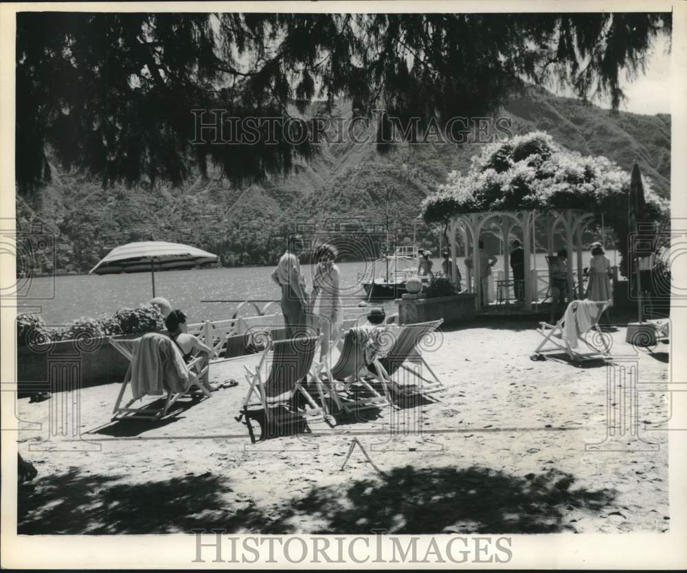 1952 People at Lake Front of Villa d&#39;Este on Lake Como in Italy-Historic Images