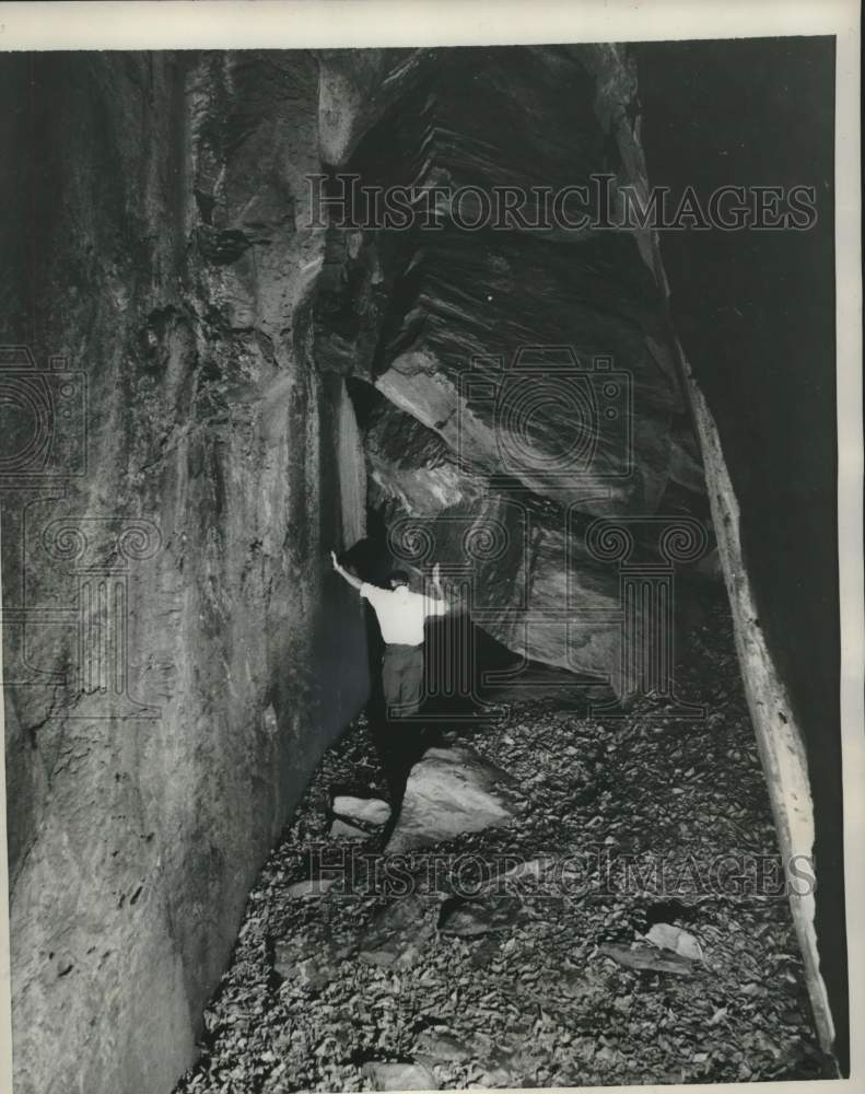 1958 Press Photo The Chiesa Della Tanna Grotto in Italy - Historic Images