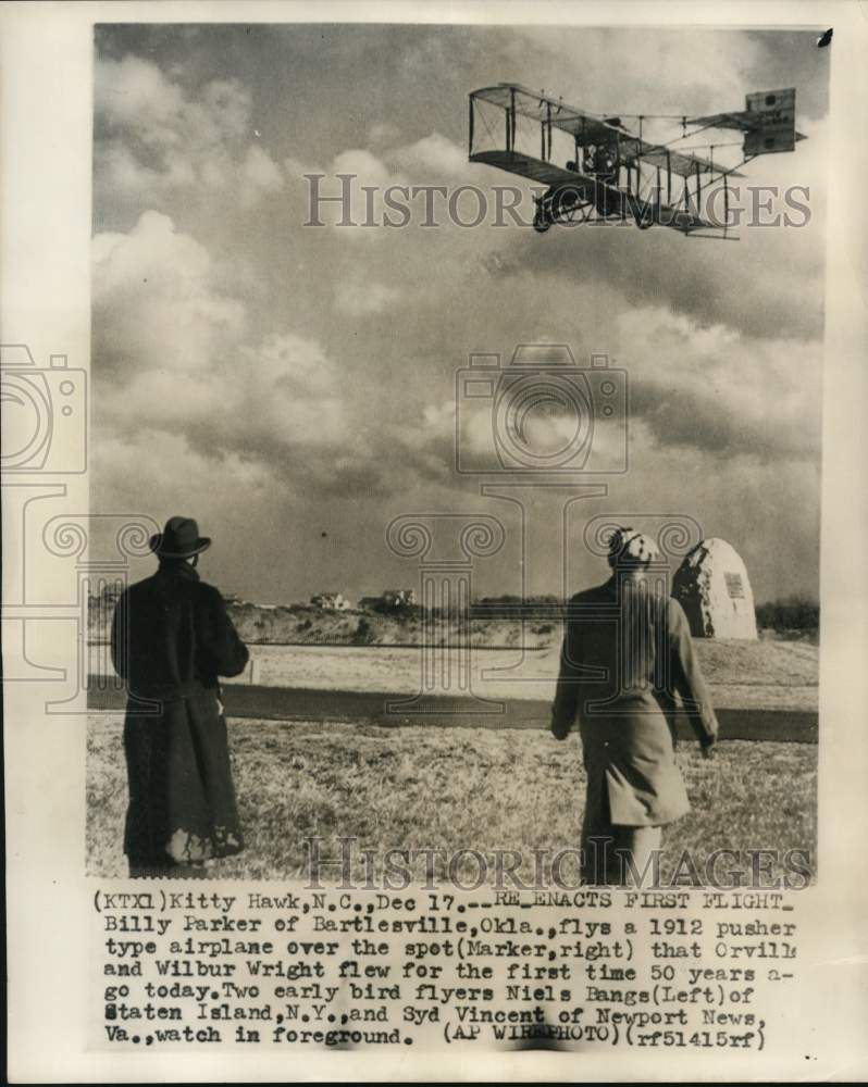Press Photo Billy Parker flies 1912 plane at Kitty Hawk, North Carolina- Historic Images