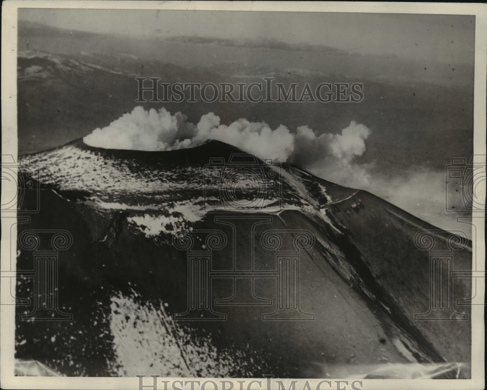 1931 Press Photo Overhead view of erupting Mt. Asama in Karuizawa, Japan- Historic Images