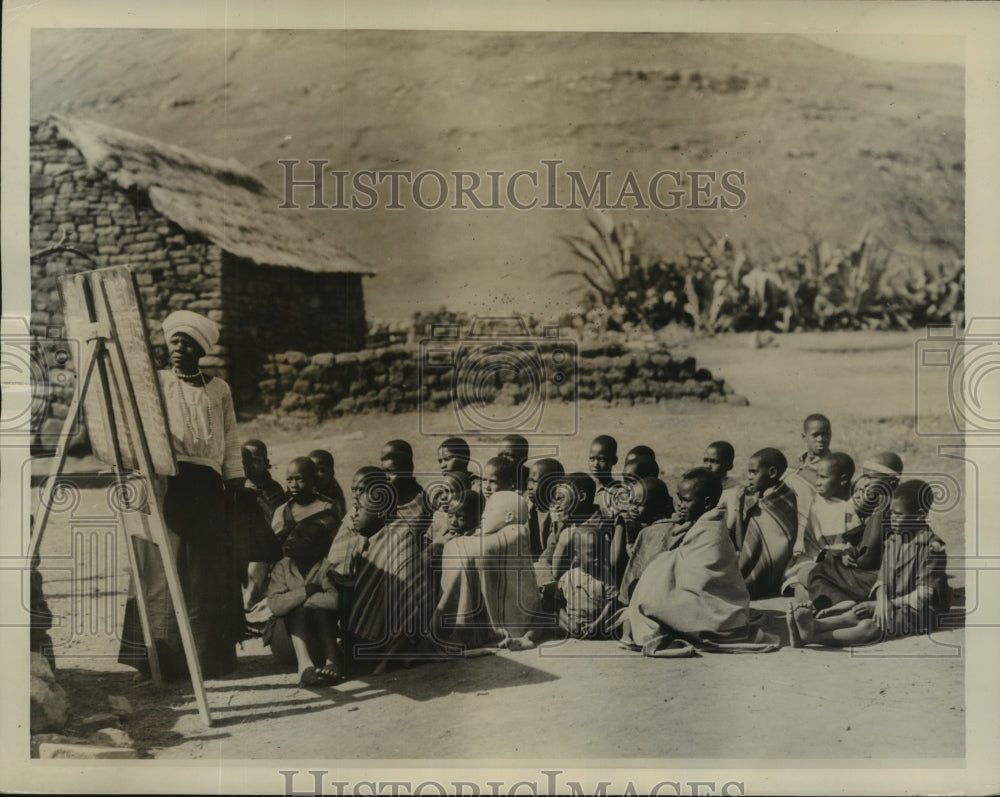 1934 Press Photo South African students learn lessons in outdoor schoolhouse- Historic Images