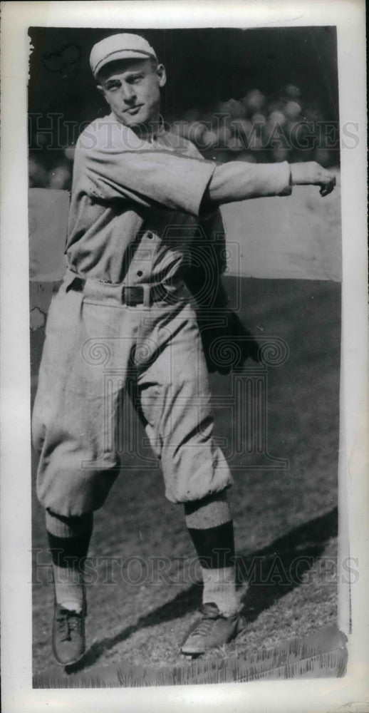 1943 Press Photo Third Baseman Larry Gardner - Historic Images