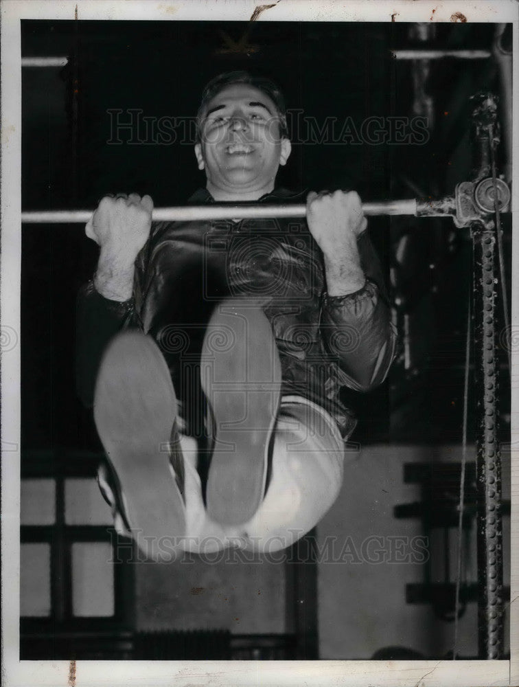 1942 Press Photo Ray Mack of the Cleveland Indians Working Out-Historic Images