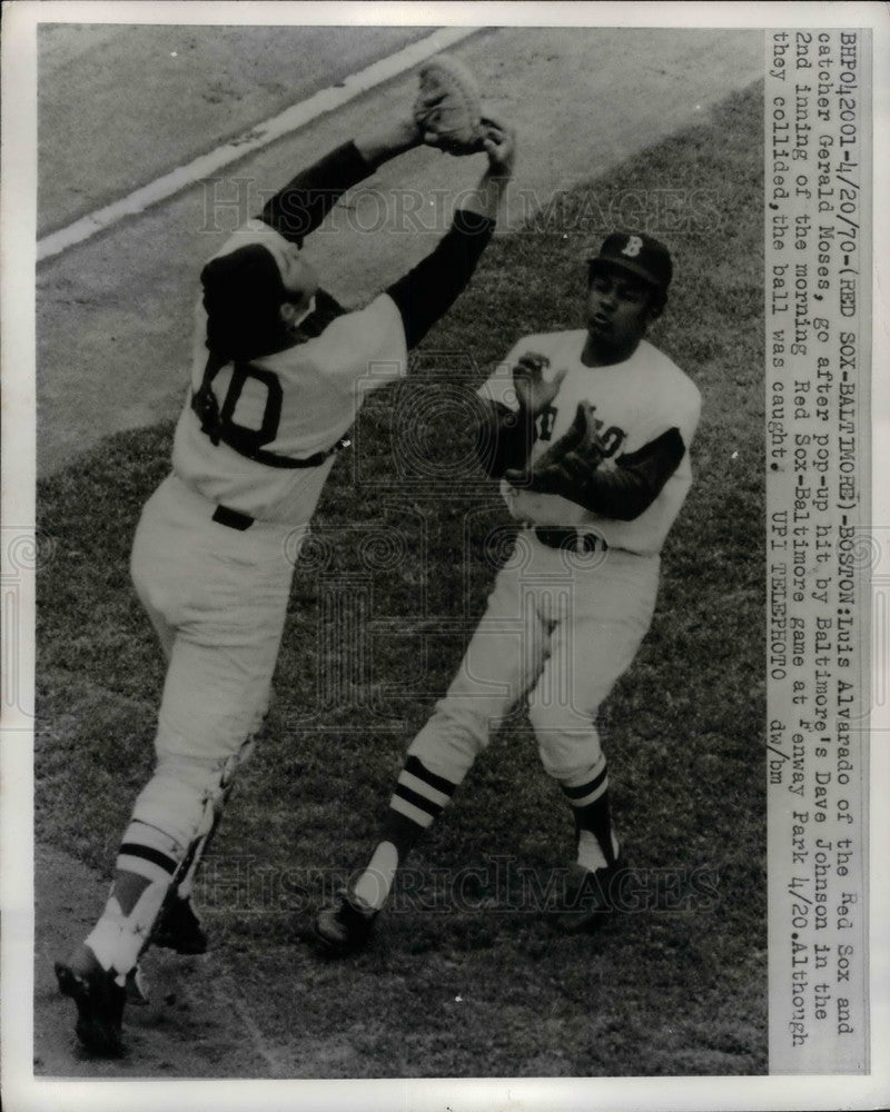 1970 Press Photo Red Sox Catcher Gerald Moses Goes for Pop-Up Hit - Historic Images