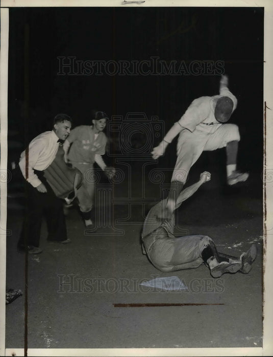 1938 Press Photo Umpire Calls Runner Out as He Jumps Over Catcher - Historic Images
