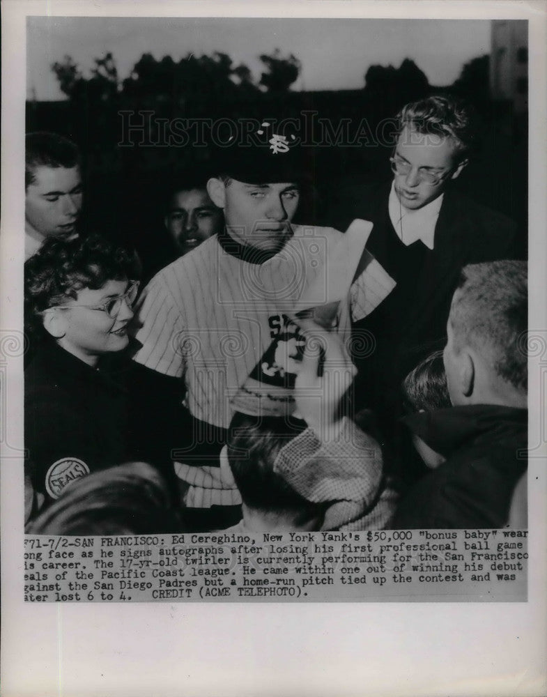 1951 Ed Cereghino Of New York Yankees Signs Autographs - Historic Images