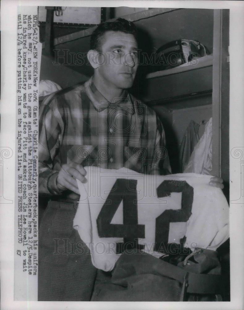1945 Press Photo Giants Quarterback Charlie Connerly - Historic Images