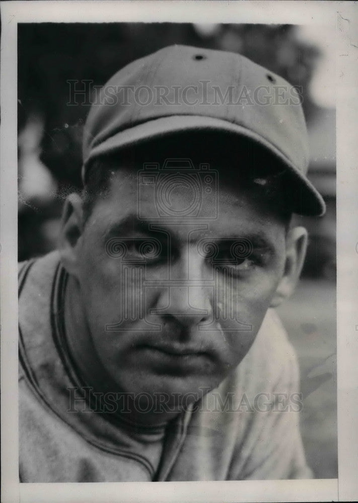 1939 Press Photo Rookie Pitcher Arthur Doll Works Out With Boston Bees - Historic Images