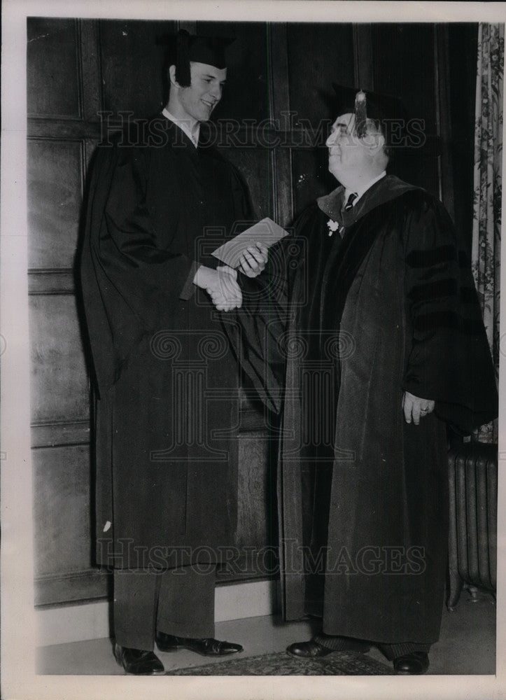 1945 Press Photo Dodger Howie Schultz Graduates - Historic Images