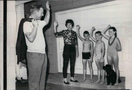 1961 Yankees' Whitey Ford says goodbye to wife, Joan and children - Historic Images