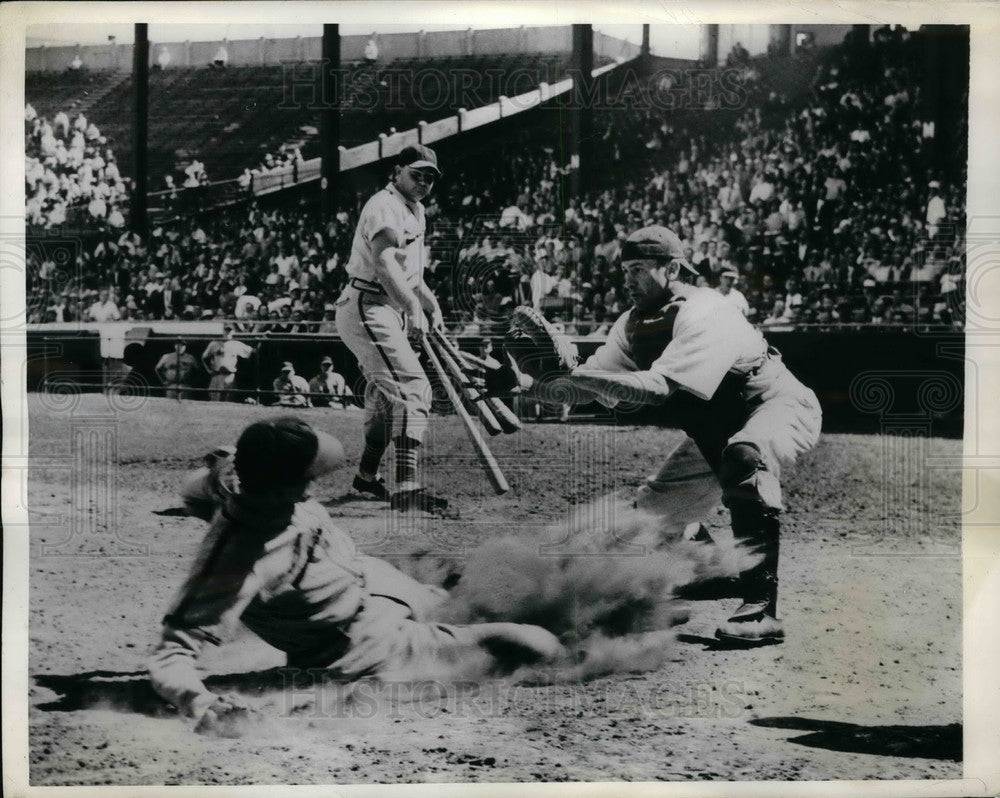 1941 Press Photo Phil Masi of the St. Louis Cardinals in Game - Historic Images