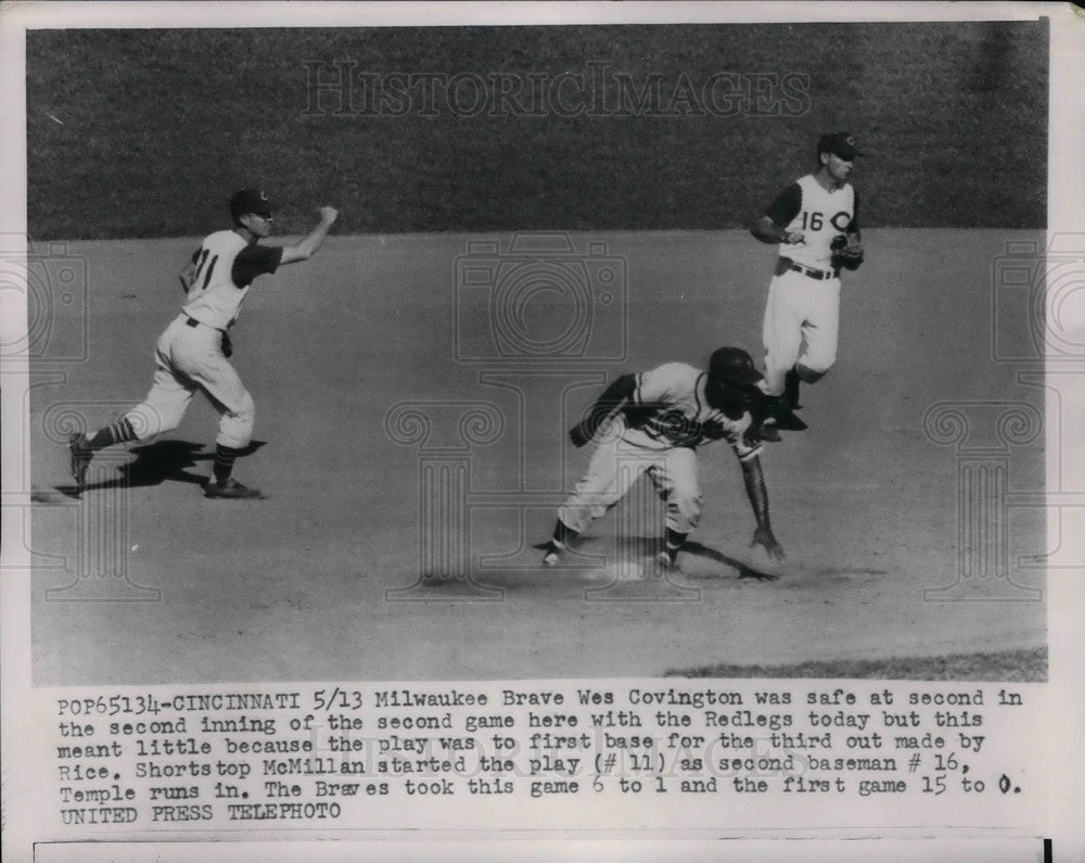 1956 Press Photo Milwaukee Braves Wes Covington safe on second base - Historic Images