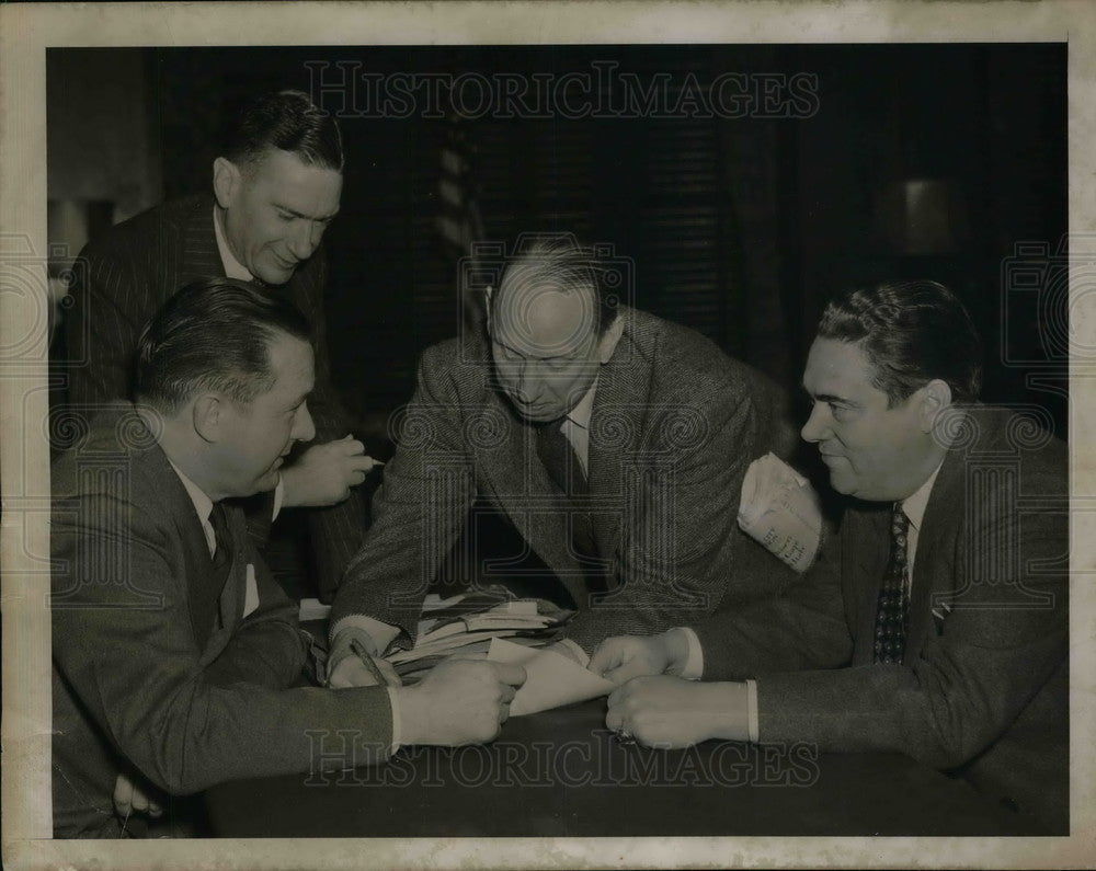 1943 Press Photo Baseball Club Chiefs Meet at New York - Historic Images