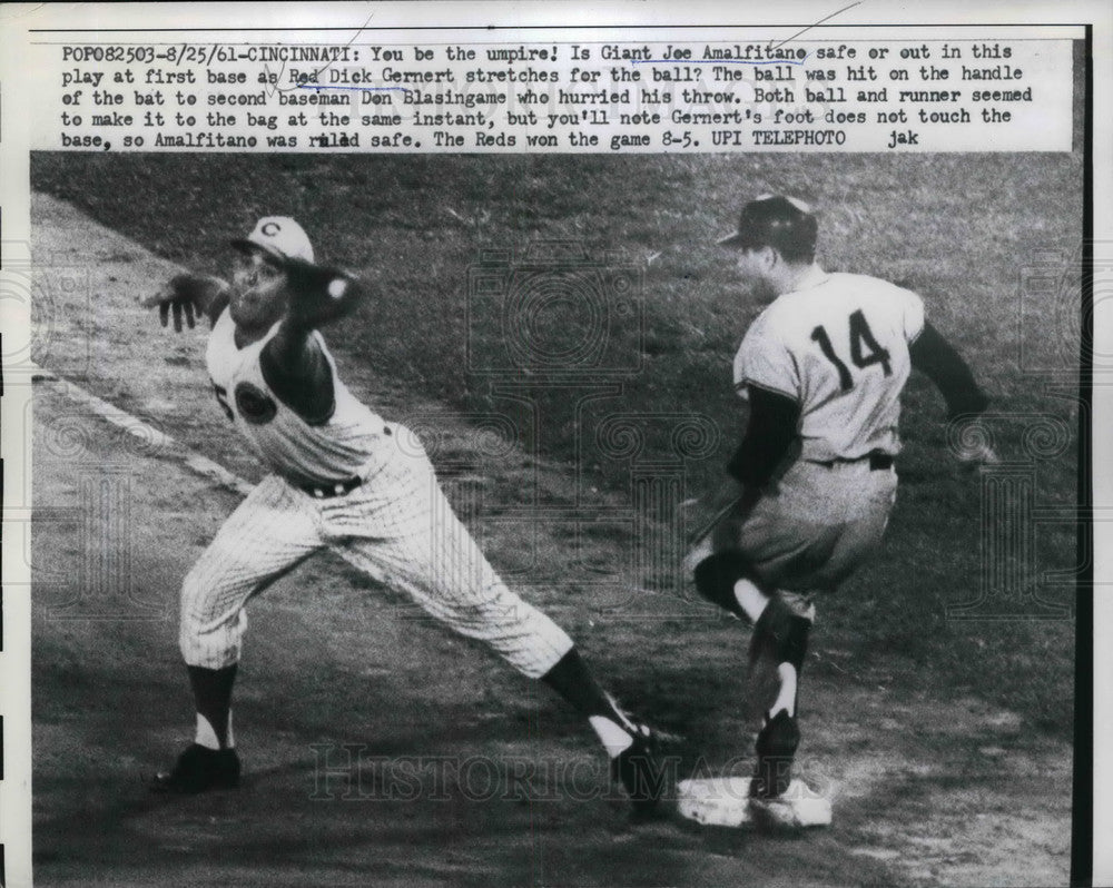 1961 Press Photo Giant Joe Amalfitano Tagged Out At First Base - Historic Images