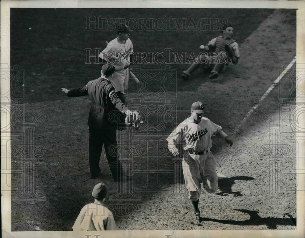 1945 Press Photo Bill Hart John Readon St. Louis Catcher Rice Dodgers St. Louis - Historic Images