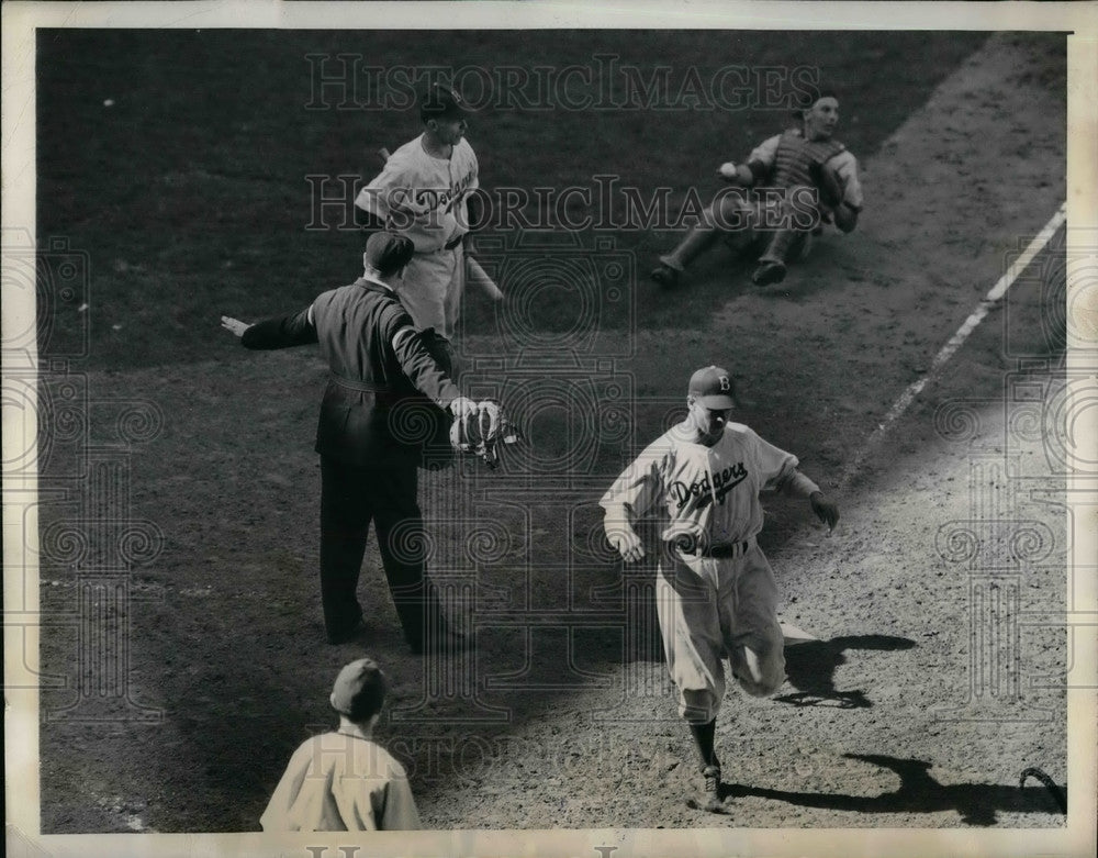 1945 Press Photo Bill Hart John Readon St. Louis Catcher Rice Dodgers St. Louis - Historic Images