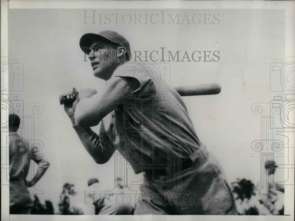 Press Photo Baseball player takes a swing at the ball - Historic Images