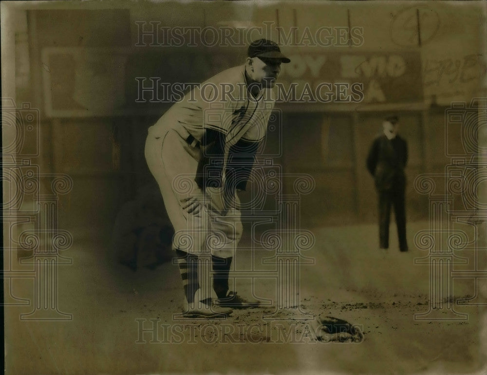 1941 Press Photo Beau Bell at first Coach-Historic Images