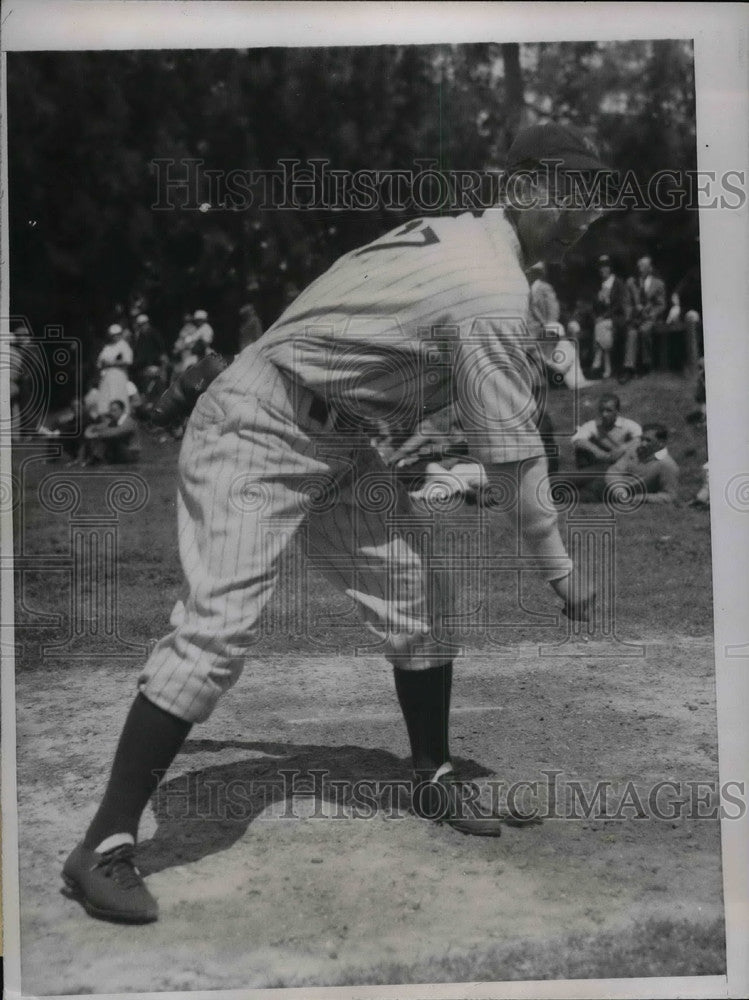 1934 Press Photo Pitcher Daniel MacFayden of the New York Yankees Working Out - Historic Images