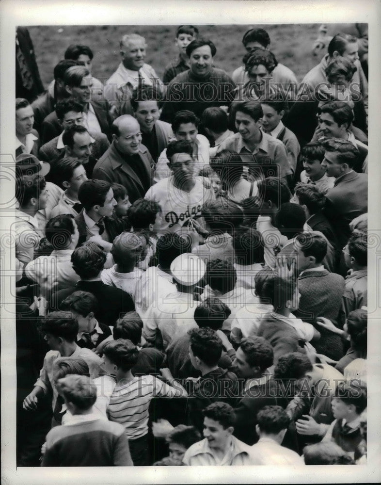 1942 Dodgers Player Augie Galan Mobbed By Crowd - Historic Images