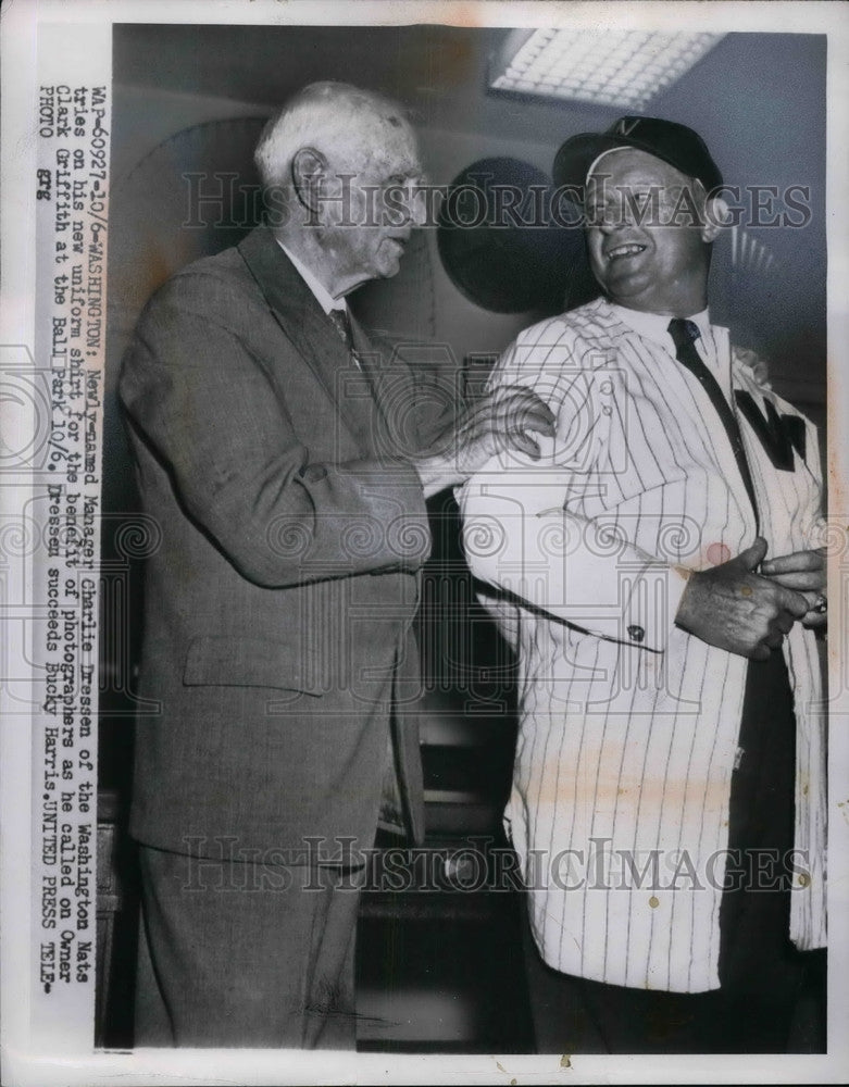 1954 Press Photo Mgr Charlie Dressen of the Washington Nats w/ Clark Griffith - Historic Images
