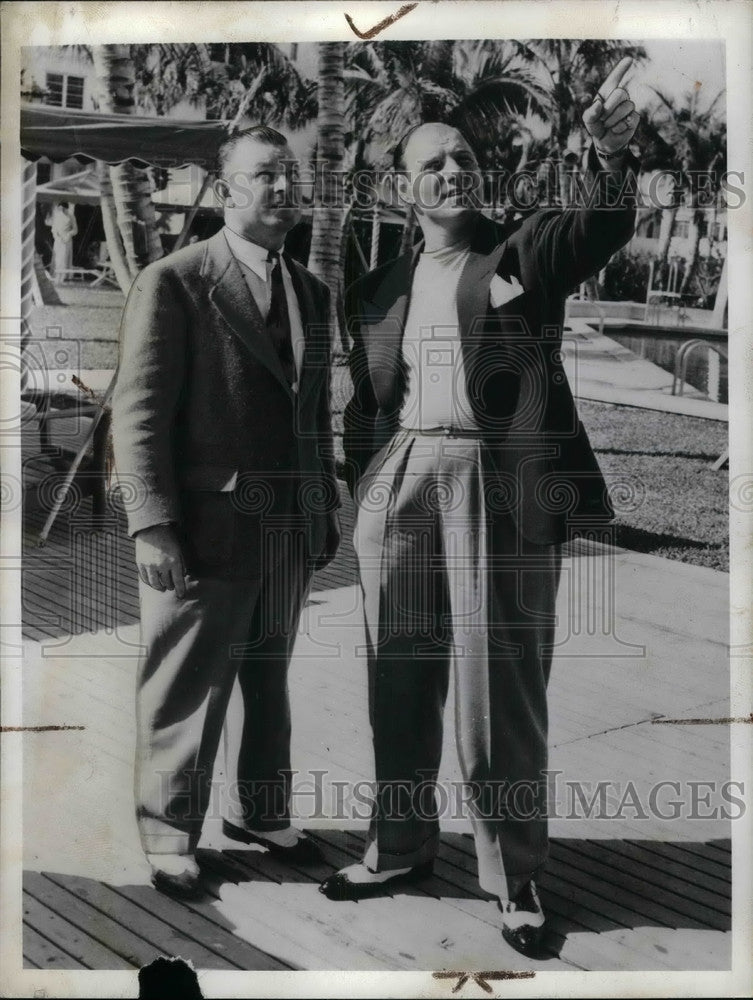 1942 Press Photo Brooklyn Dodger Mgr. Leo Durocher with Chuck Dressen, - Historic Images