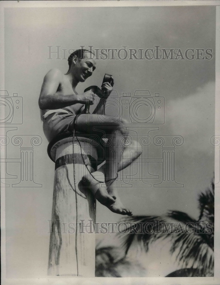 1933 Press Photo Ted Usins Radio Announcer Miami Beach Florida - Historic Images