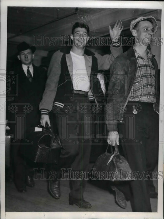 1941 Press Photo Ken Silvestri Yankee Catcher Drafted Into Army - Historic Images