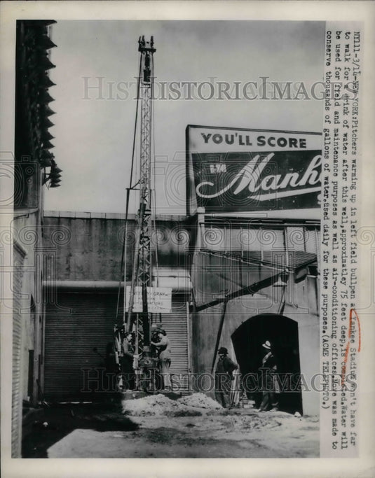 1950 Press Photo Yankees Stadium Pitchers Warming of the field - Historic Images