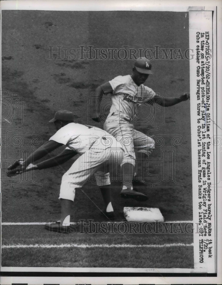 1962 Jim Gilliam (LA Dodgers) Cuno Barragan (Chicago Cubs, Catcher) - Historic Images