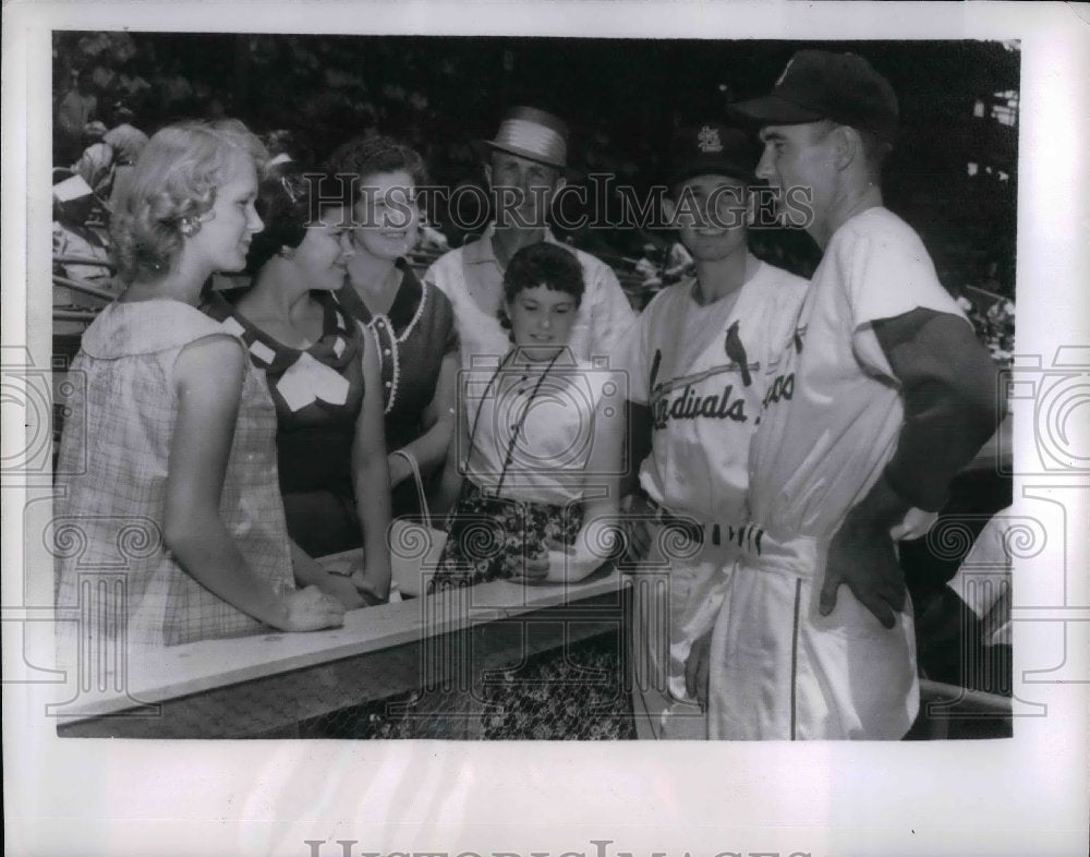 1956 Press Photo Von McDaniel, Lynn McDaniel, and members of the family - Historic Images