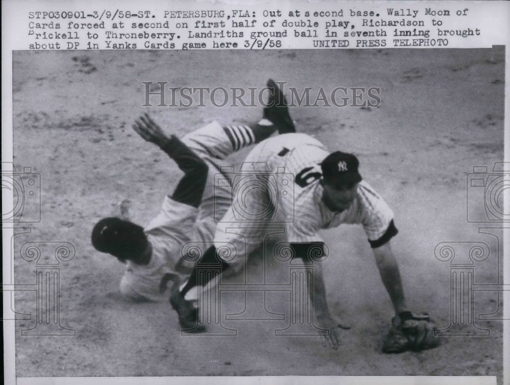 1958 Wally Moon Cardinals Forced Out 2nd Base By Throneberry Yankees - Historic Images